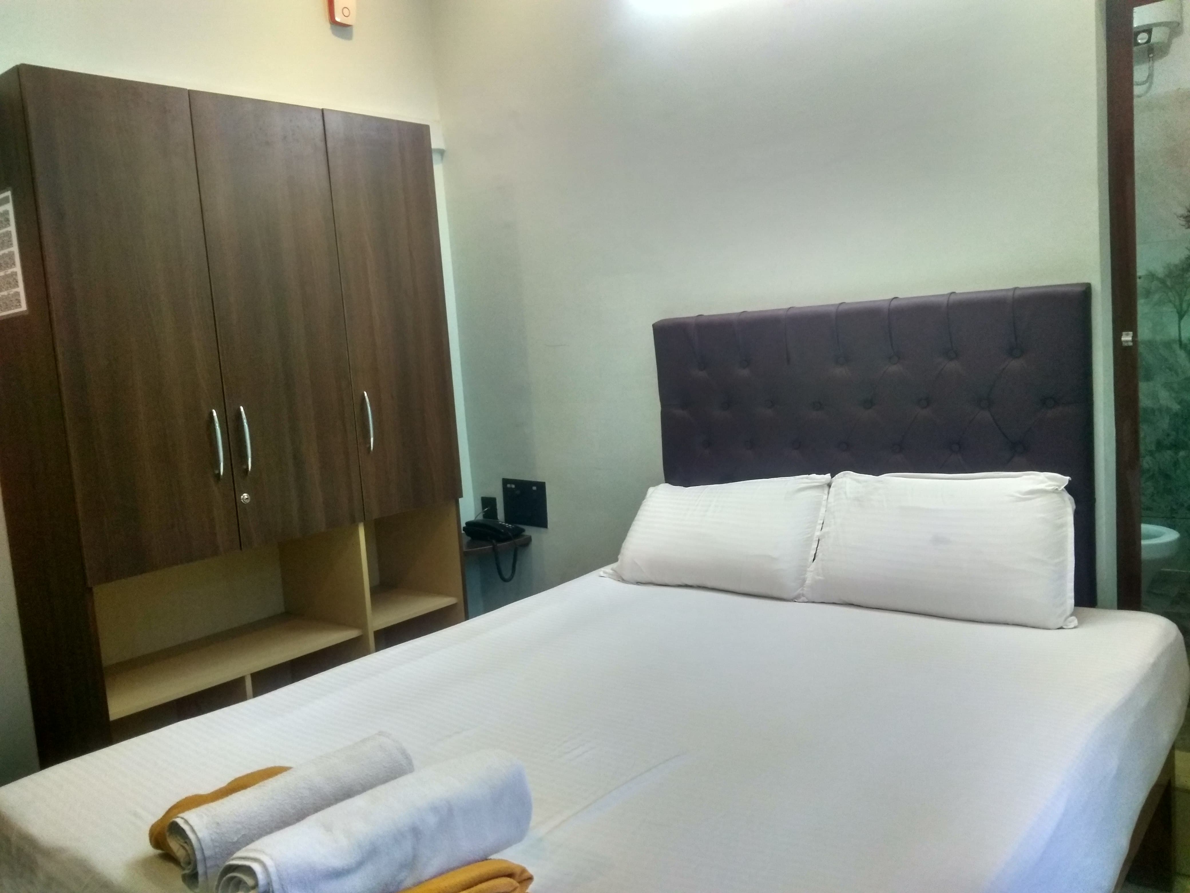 Bougainvilleas on Lombard Street,  San Francisco, Tokyo